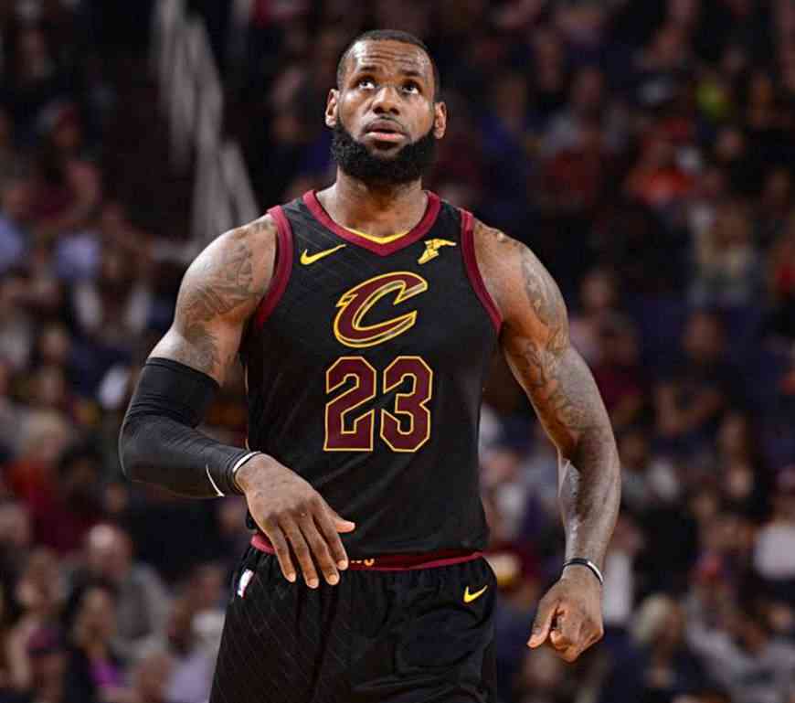 詹姆斯单场61分排现役单场得分榜第3位,那么前2位都是谁?