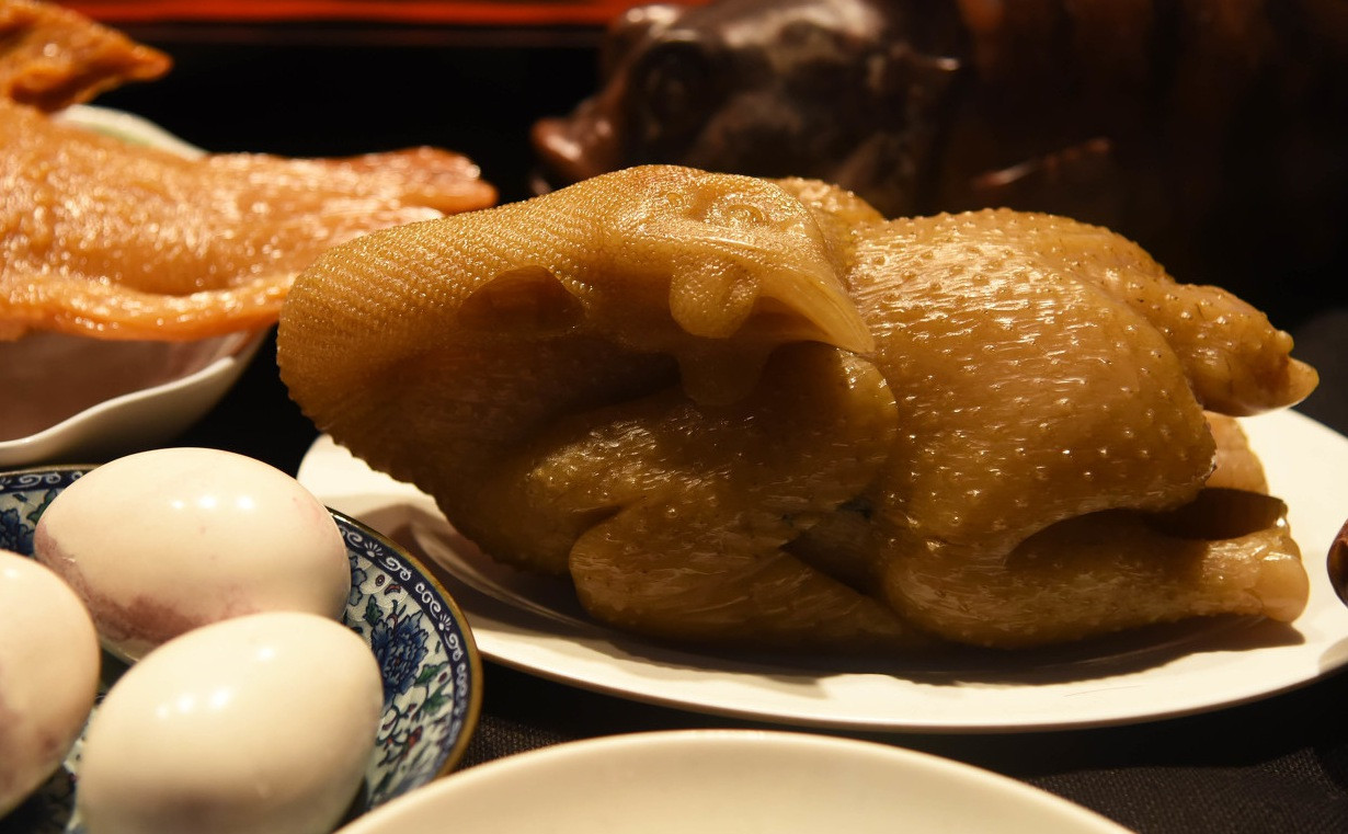 云南昆明:一块"肉"身价180万,36万的"满汉全席"惊艳全场
