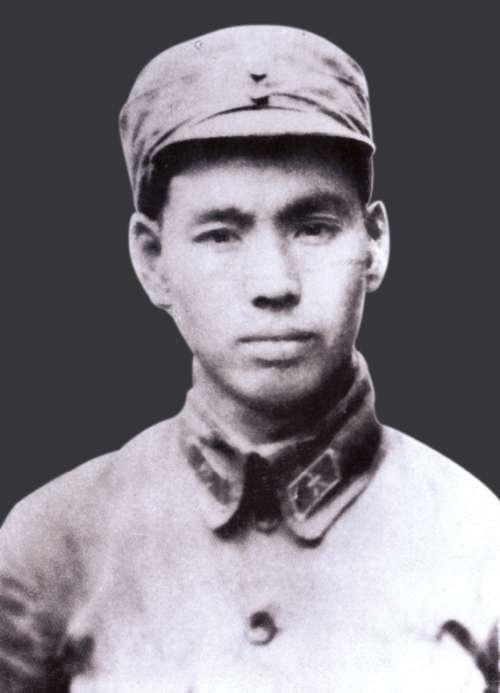 他是开国将帅中唯一会轻功的将军飞檐走壁从不碎瓦