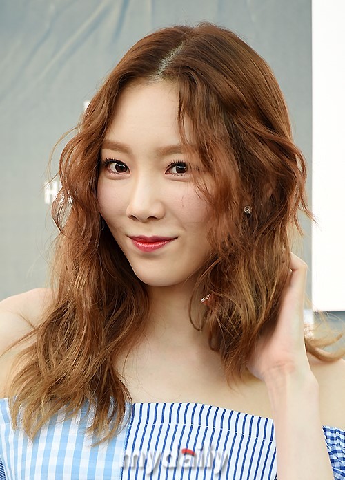 韩国女歌手泰妍首尔出席代言品牌宣传