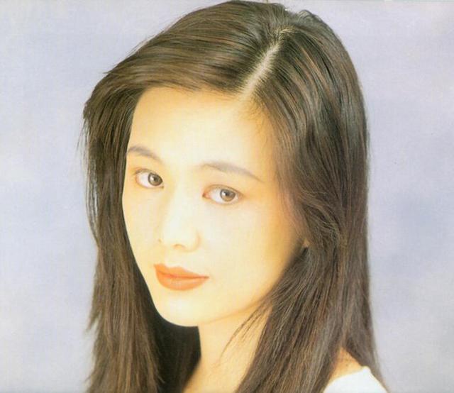 她长相清纯却人品极差曾经在公共场合嘲讽星爷讥笑黄渤