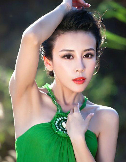 2014年7月,出演郭靖宇,柏杉联合执导的红色年代传奇剧《大秧歌》中饰