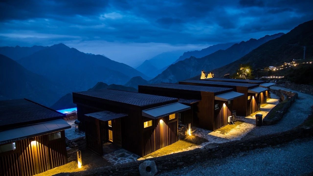 国内最美的3家云端上的民宿:天空好蓝好美,伸手可摘云彩!