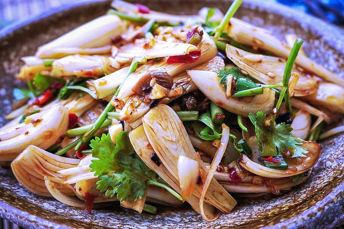 这菜长得像大蒜,健脾开胃保护心脏,一定要多做给家人吃|藠头|香菜