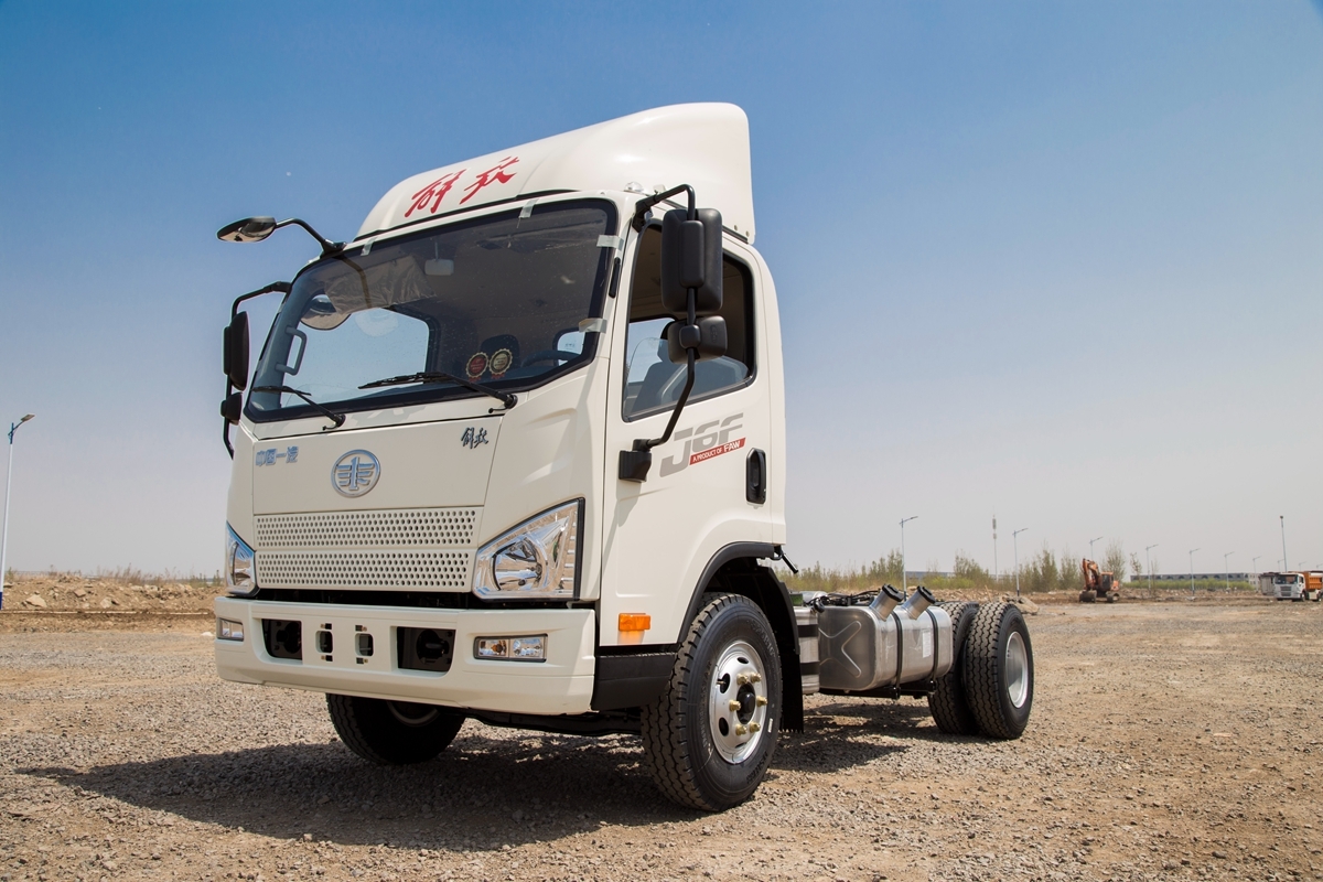 200升双油箱,单排驾驶室还带卧铺,独家详解解放j6f长换油轻卡