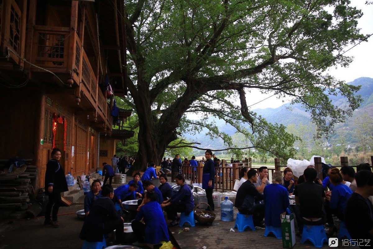 但在贵州榕江县三宝侗寨,沿车江乡荫塘寨到章鲁寨约一公里的都柳江