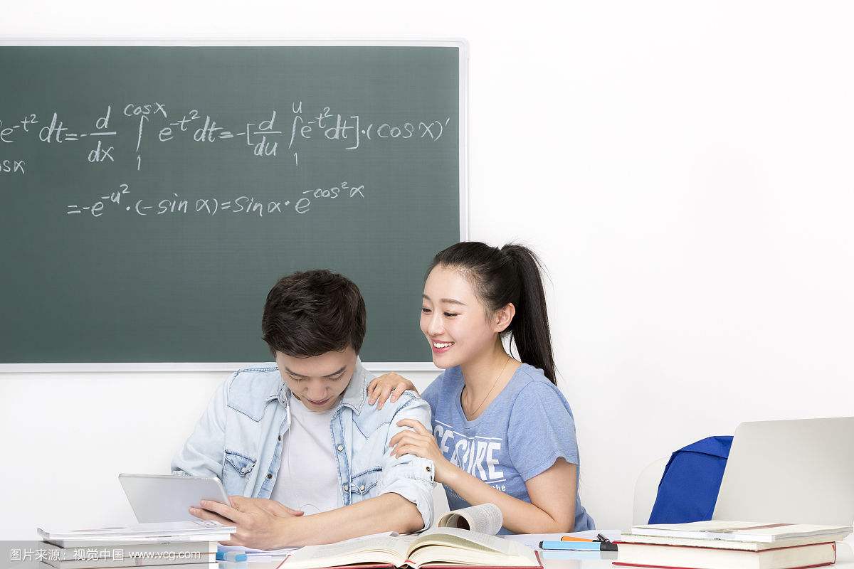 因为学校教育都是大课堂,所以老师没有精力做到这一点,这个时