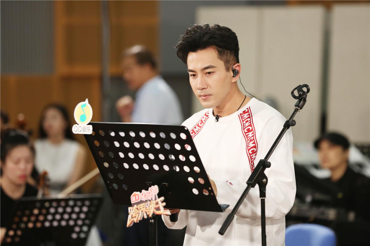 《跨界歌王》吴秀波,李健兄弟情险"翻车"上演"超时空对唱"