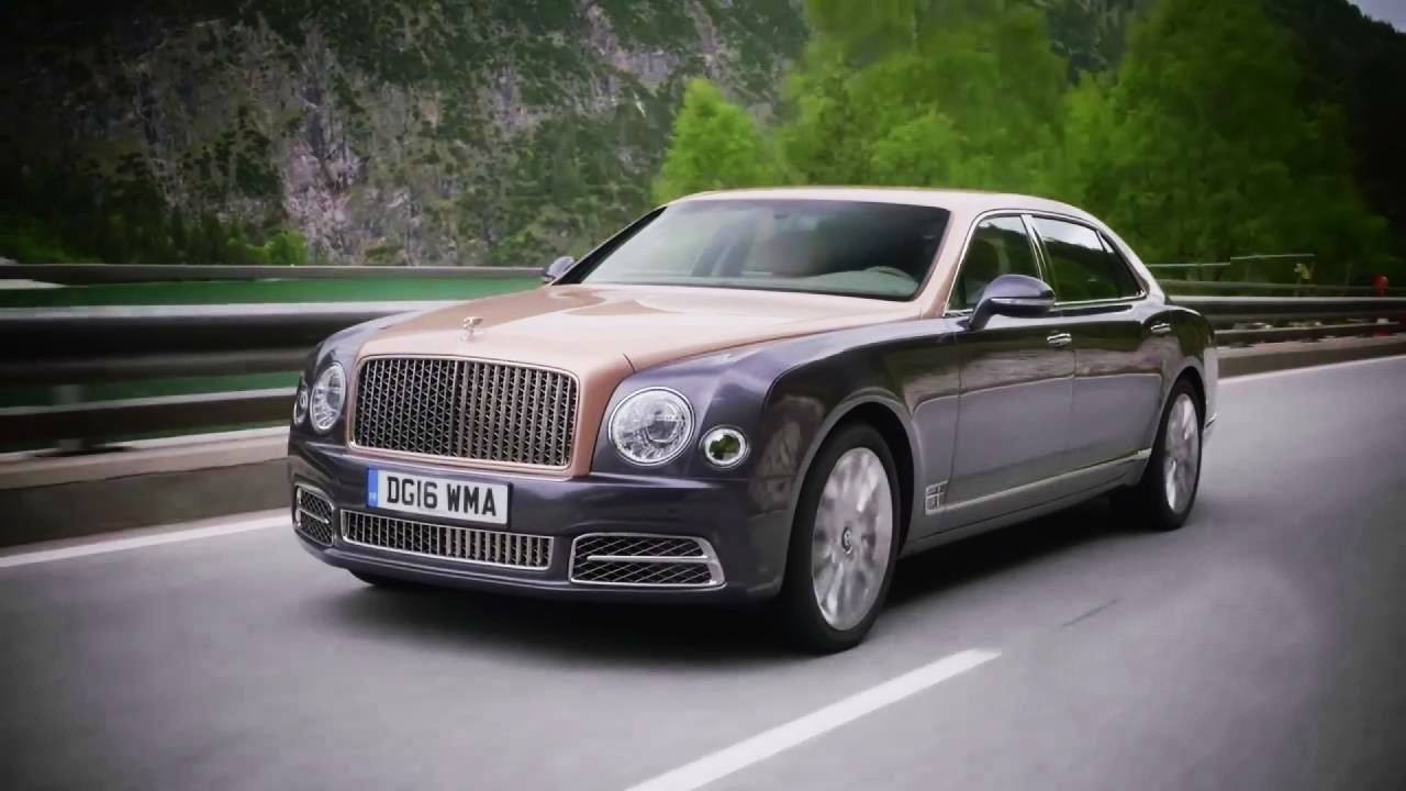 相比海外豪宅,冯小刚的座驾已经很低调了,两部宾利才1300万