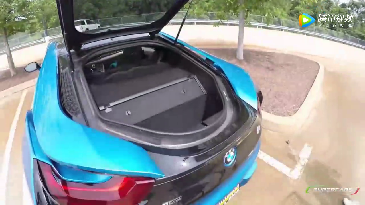 打开后备箱的那一刻 才明白宝马i8有多霸气