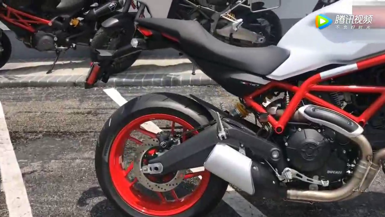 新到的小怪兽杜卡迪797,实在是太漂亮了
