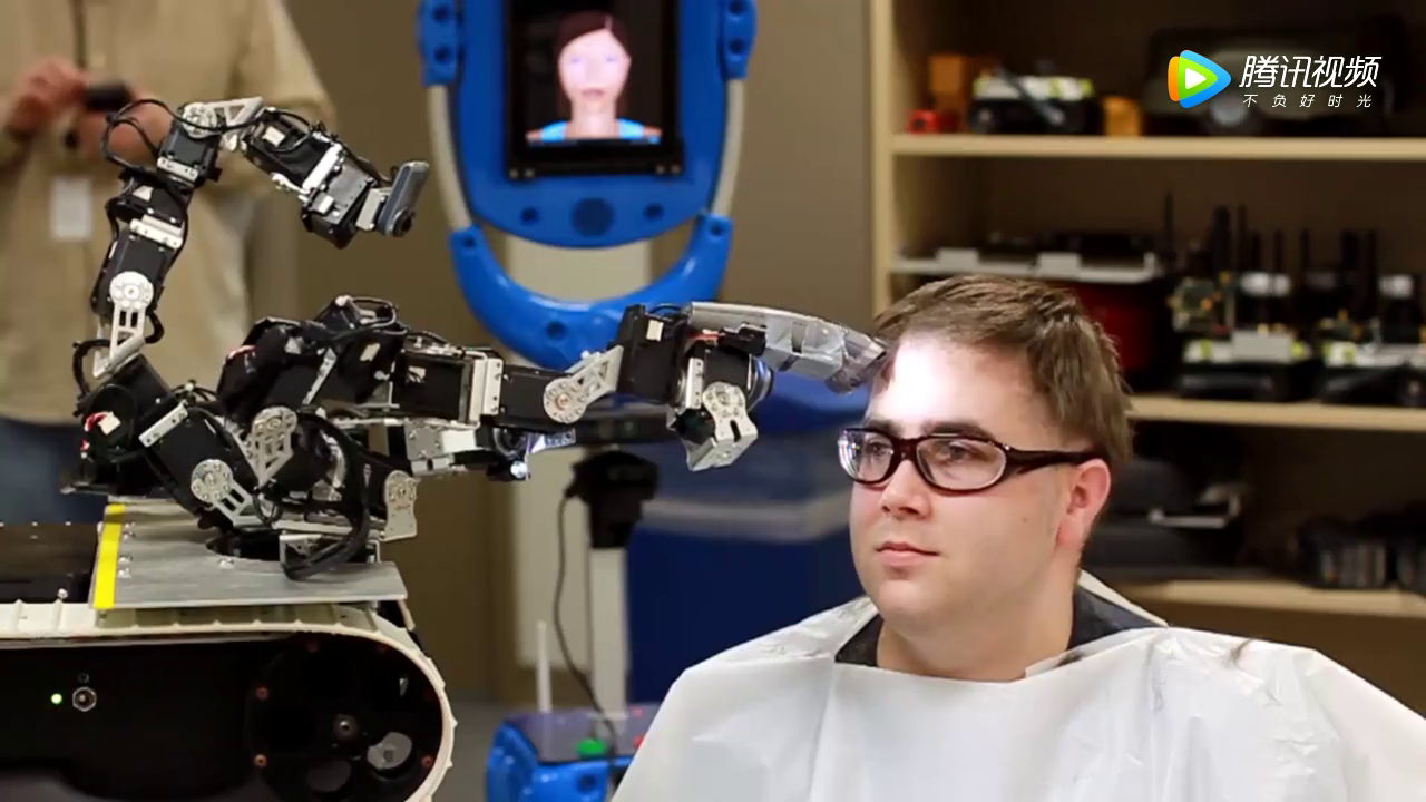 世界上最奇葩的理发机器人,网友:确定不是在除草吗?