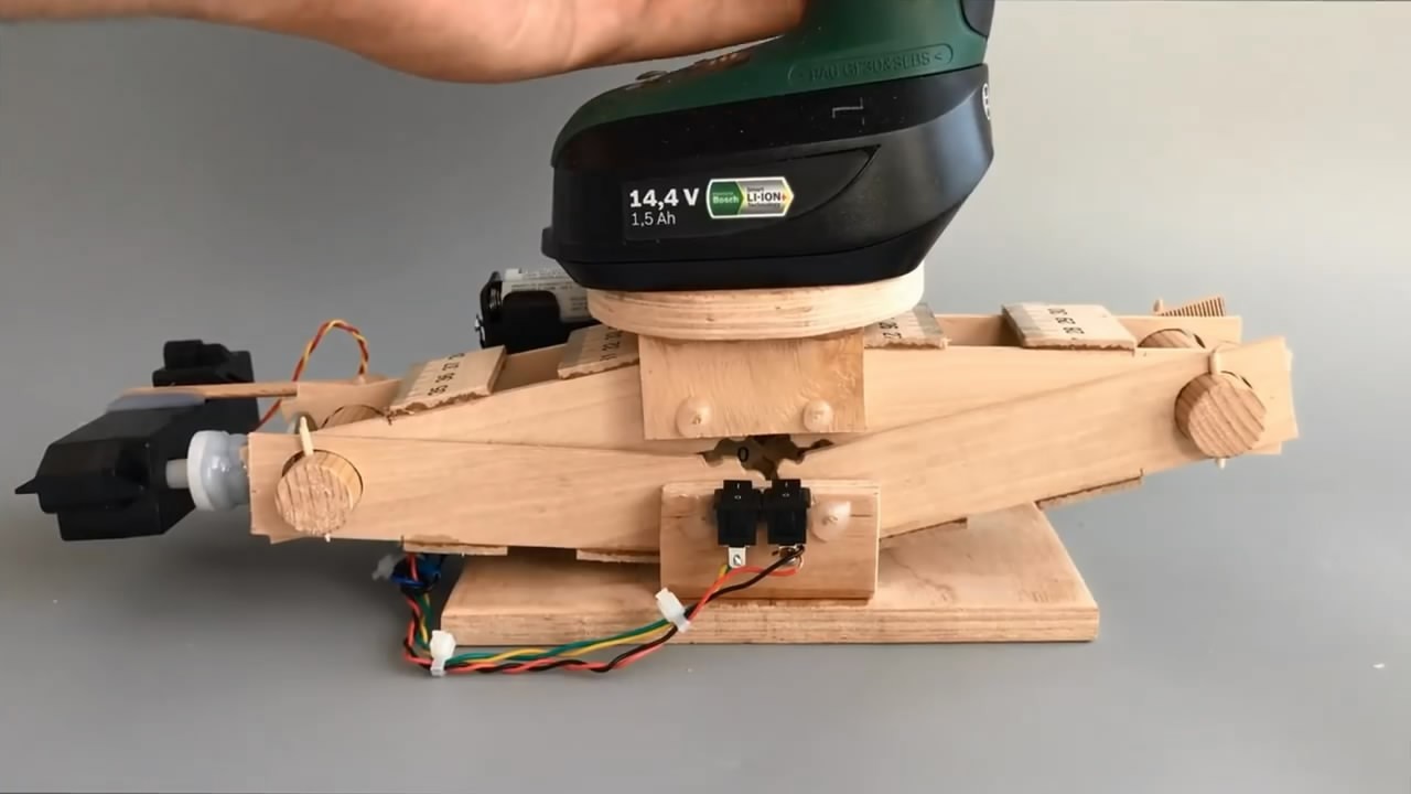 自己在家制作小型举重机,让生活充满创意!