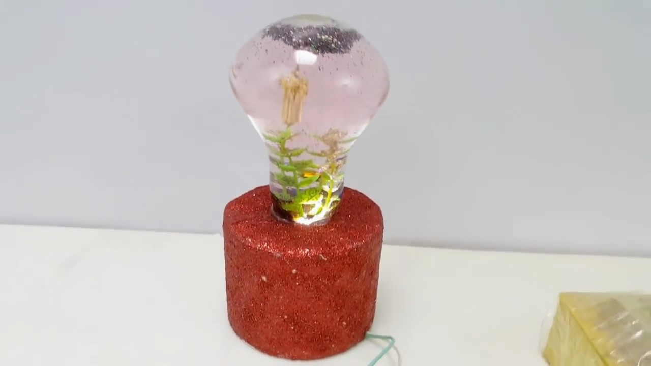 鱼缸水晶灯,手工达人教你如何用灯泡制作,非常有创意!