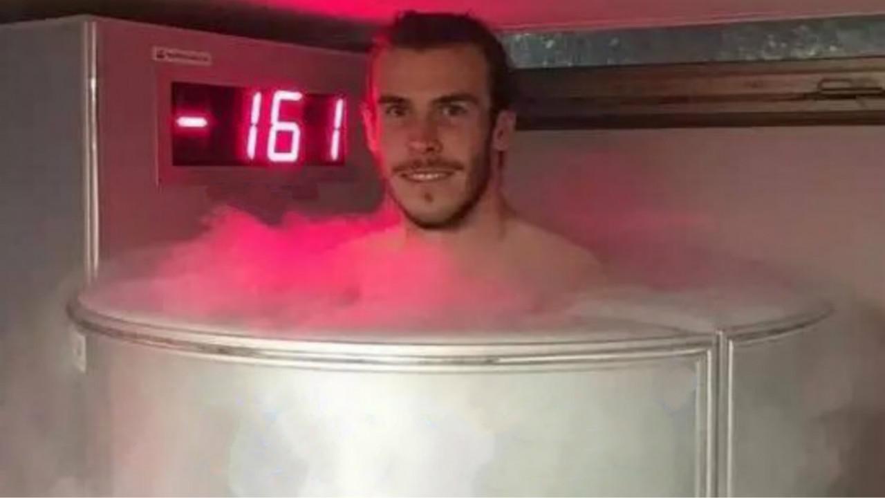 03年伊朗和丹麦的足球比赛中,伊朗队员误将球