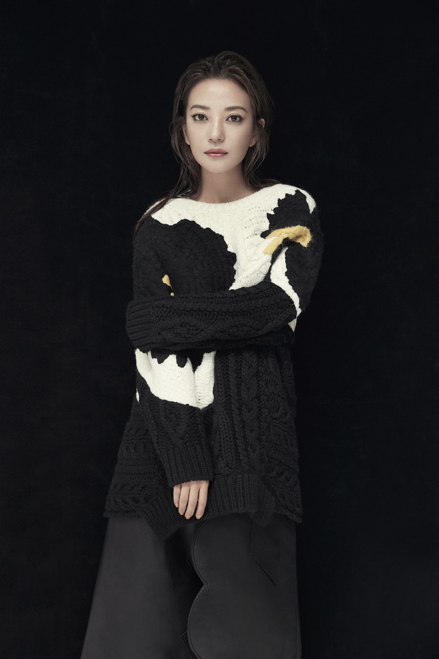 赵薇登《品prestige》双版本封面 简约质感优雅至极