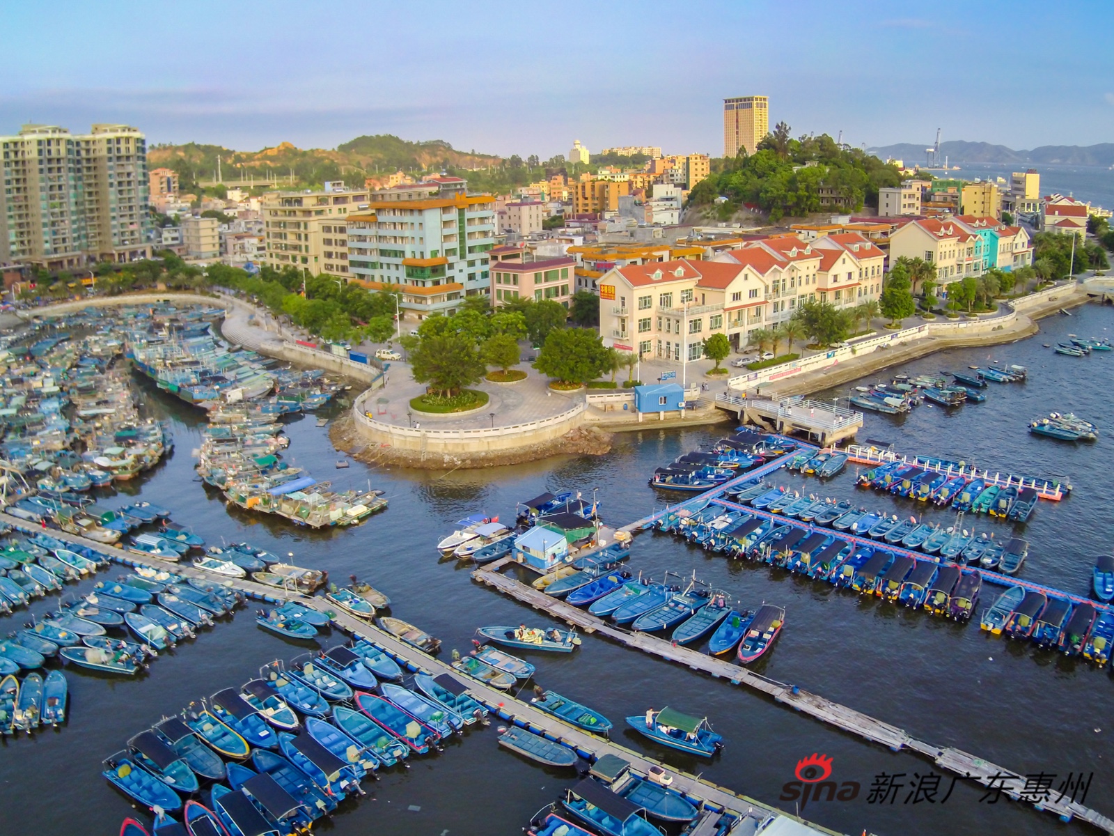 傍晚时分的澳头渔人码头