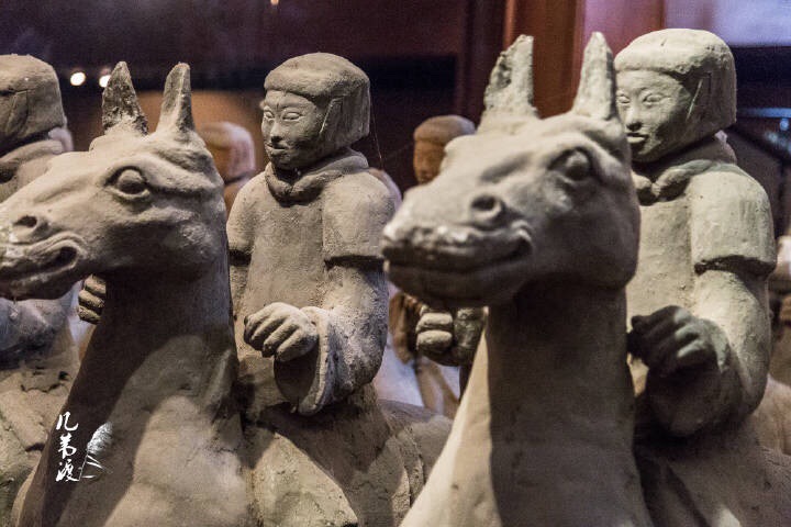 水下兵马俑博物馆位于徐州汉文化景区的狮子潭内