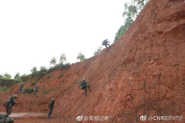 陆军“特战奇兵-2018”比武考核 15支特战旅千名官兵同场比拼