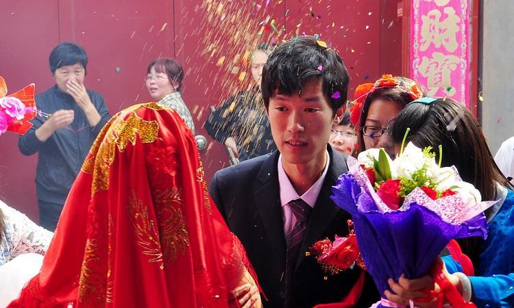 媳妇跑了, 男子去报警, 才发现自己和别人娶的是同一个老婆