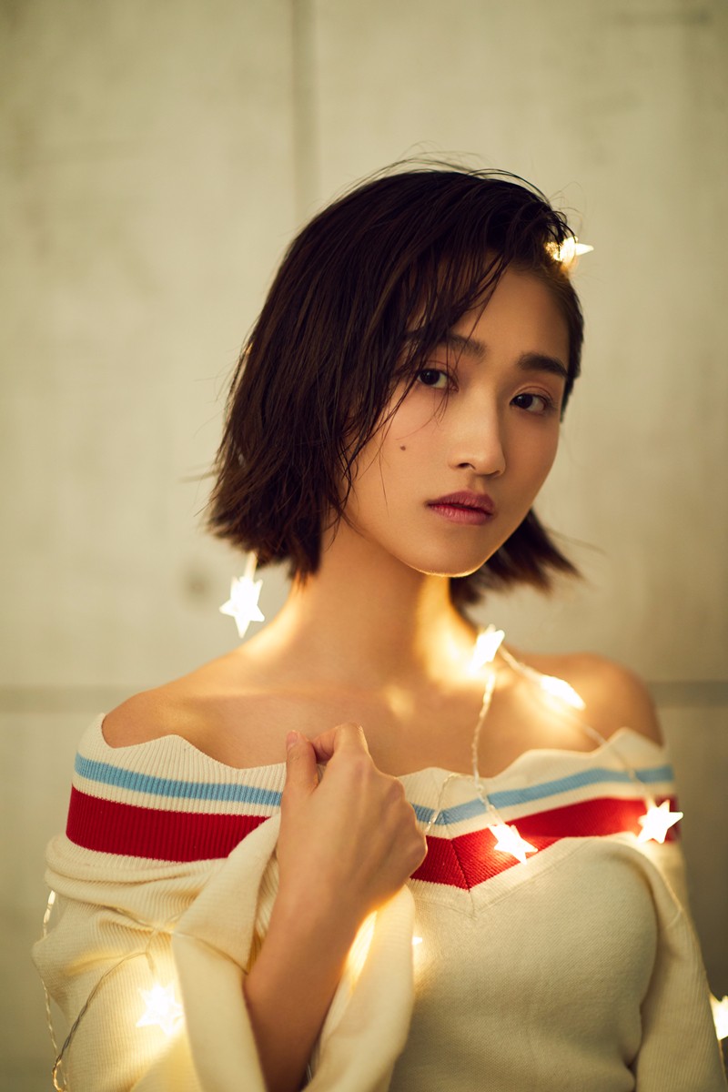 王艺霏短发时尚大片 清新俏皮演绎烂漫初夏