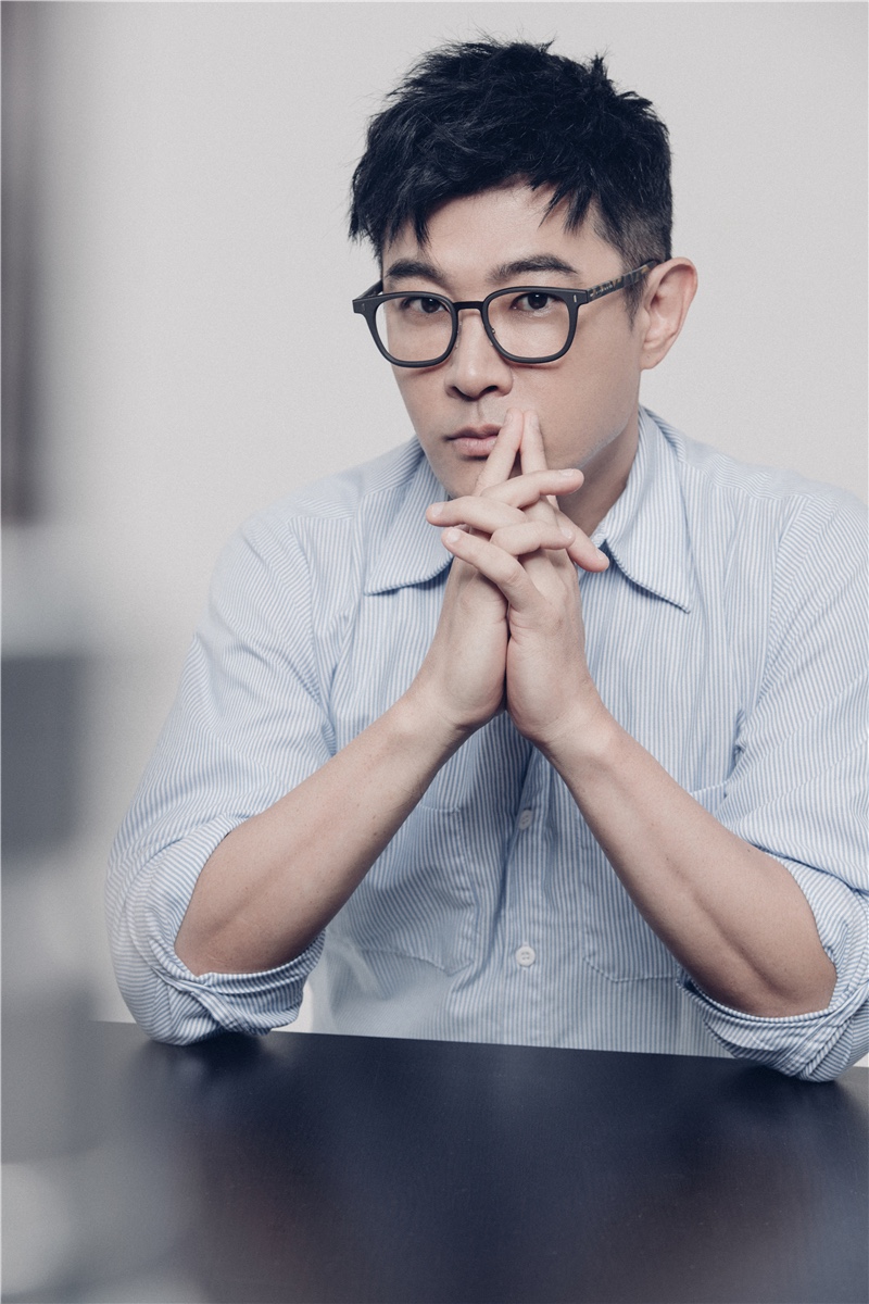 黄维德"眼镜杀"美图曝光 "禁欲系"男神撩人心