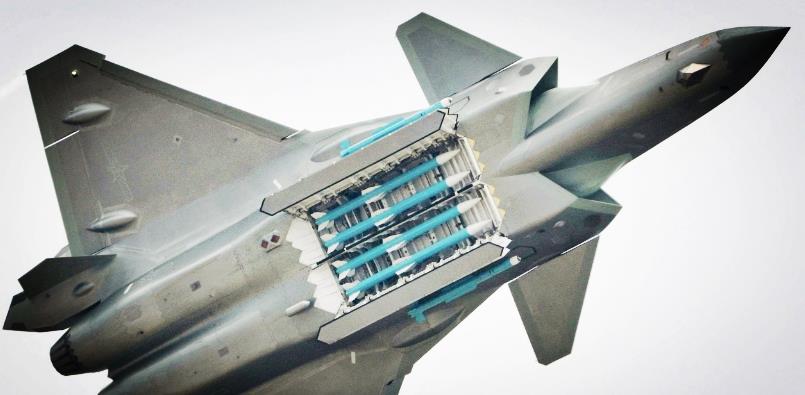 歼20弹舱全开,展示作战能力,美国却更关心舱内导弹