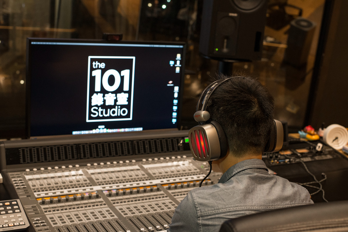 给录音师送游戏耳机,夜访101录音室