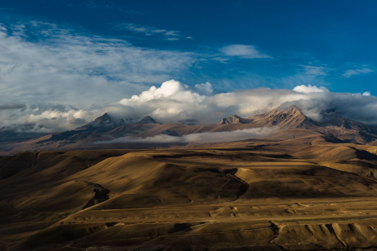 中国最荒凉的地方,上帝打翻的调色盘,却有着世人最向往的风景