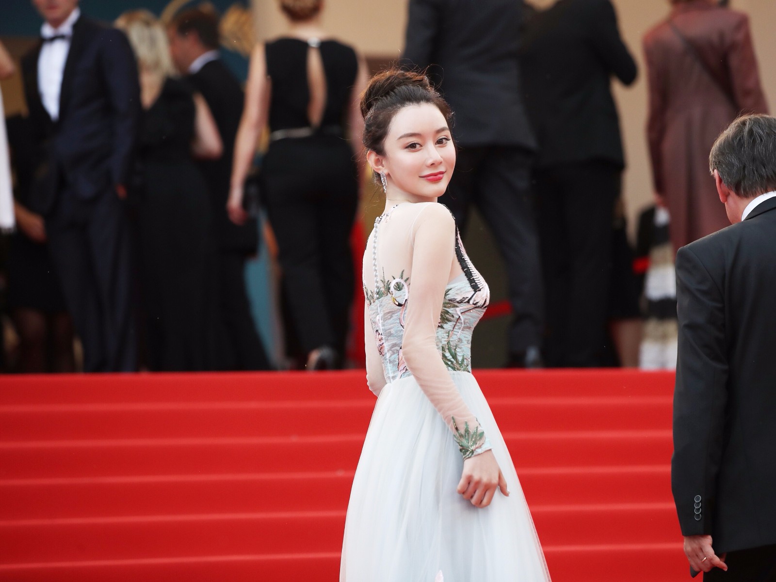 时尚女王彤彤loly戛纳圈粉 被网友称为时尚界的劳模