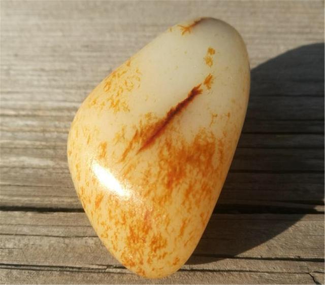 为什么和田玉籽料当中的洒金皮会比较珍贵