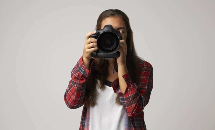 闺蜜结婚非要我录一段祝福视频,婚礼上看到大