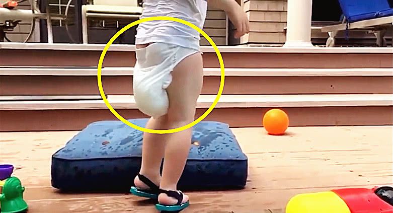 提裤子的画面爸妈笑抽了