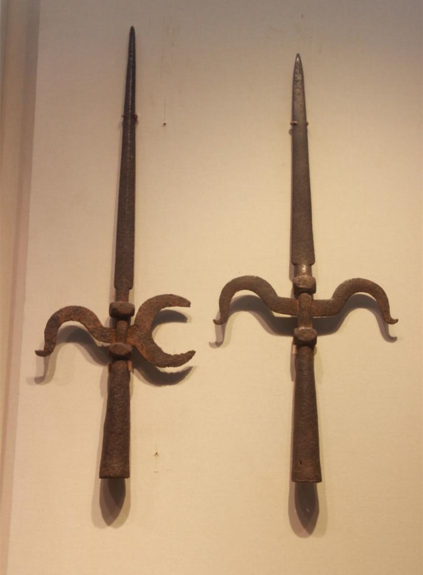 冷兵器杀神: 非洲剁肢欧洲钩斩, 中国全灭它, 一刺甲破血喷命难逃