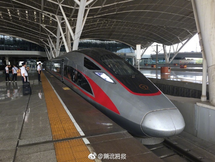 武汉直达香港高铁昨日开通 首日134名乘客尝鲜
