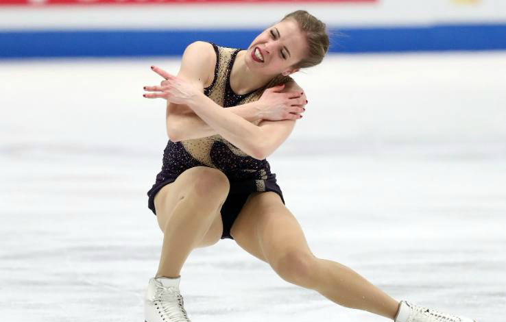 花样滑冰现场女选手不慎跌倒网友选手看到照片想吃摄影师