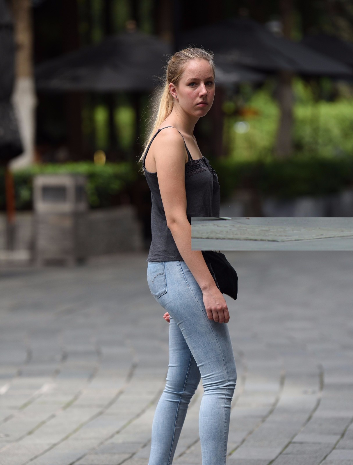 街拍洋妞这个洋妞有高贵的气质让她变得魅力四射