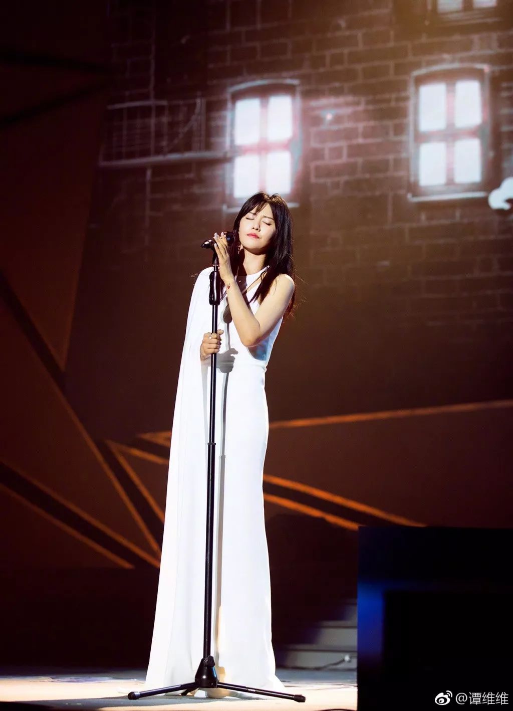 她"拯救"了中国最初摇滚乐,崔健怒赞:我看傻了|谭维维|墨梅|老腔_新浪