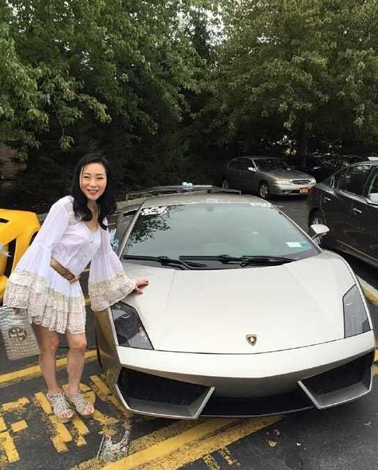 60岁孤身一人无人娶,美得惊艳还是个富婆,曾与张国荣演姐弟