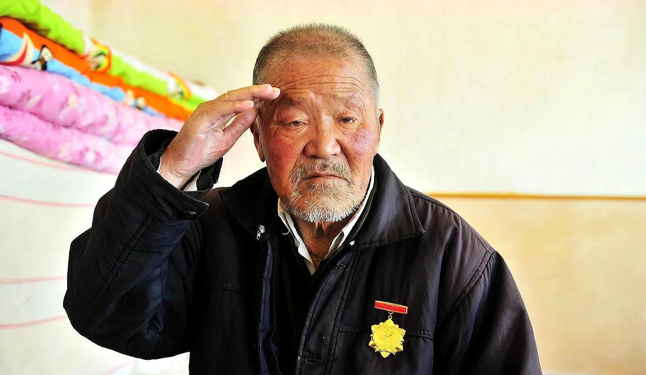 一组抗战老兵的旧照片透过他们的眼睛仿佛能看到那个时代的军魂