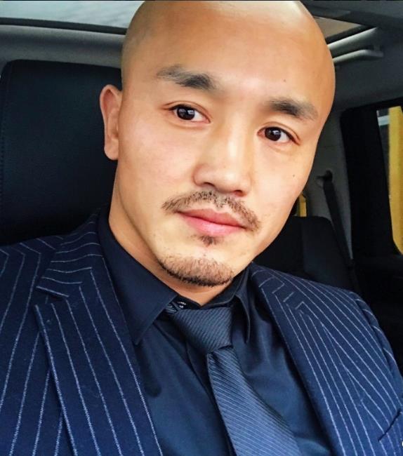 武僧一龙被ko后首次发声关注学生安全,拳迷给一龙提供两位对手