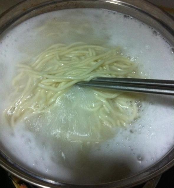 厨师透露:煮面时,很多人忽略关键一步,难怪煮出的面条不好吃