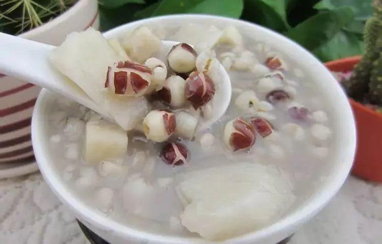 健脾除湿——芡实茯苓山药粥