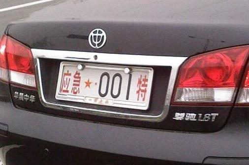 蓝色、黄色、黑色、白色车牌,分别是挂在什么