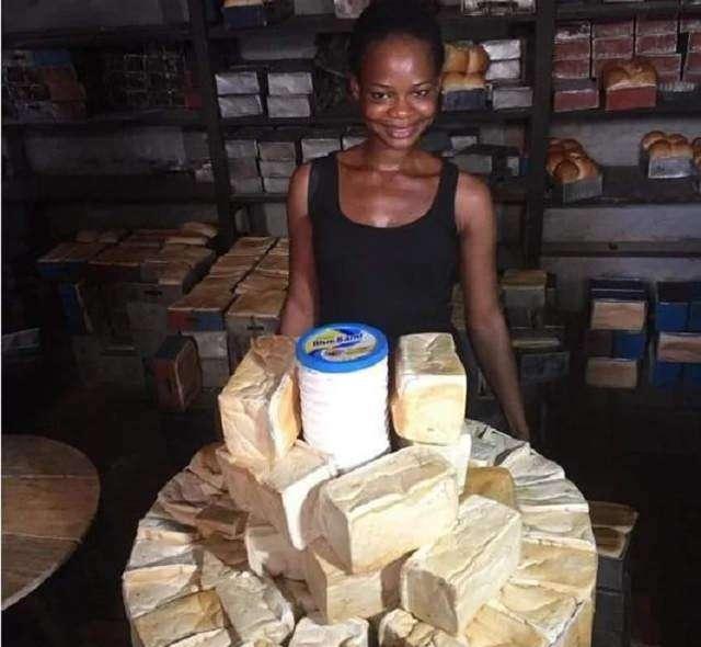 只是路过拍摄现场,卖面包意外变成模特儿|摄影师|俄罗斯|模特儿_新浪