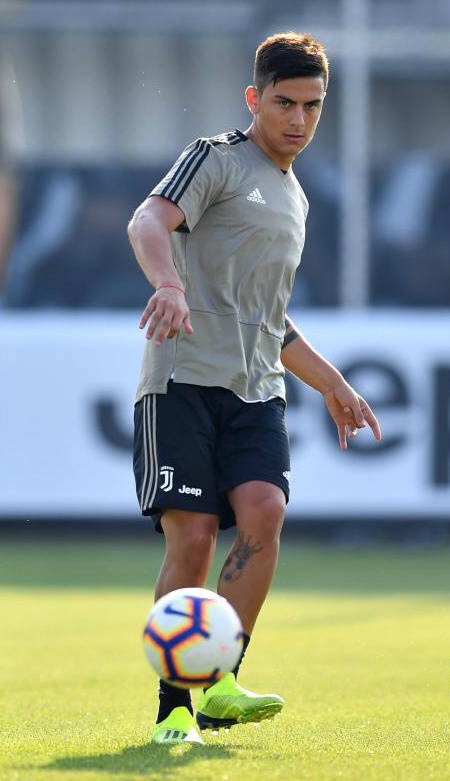 迪巴拉要涨球了c罗亲自指导练传球霸道总裁粗壮大腿亮眼