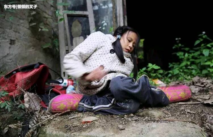 农村18岁女孩"长尾巴",她相信只要她活着,一定等爸爸