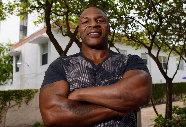 拳王泰森有多能喝?在酒吧点200瓶酒,与朋友连喝一晚上!