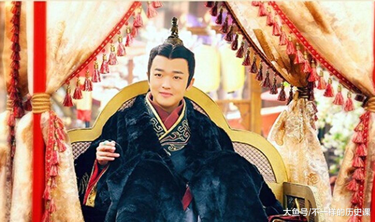 所以,当刘贺触犯到了霍光的利益的时候就惹怒了霍光,为了给刘贺一个