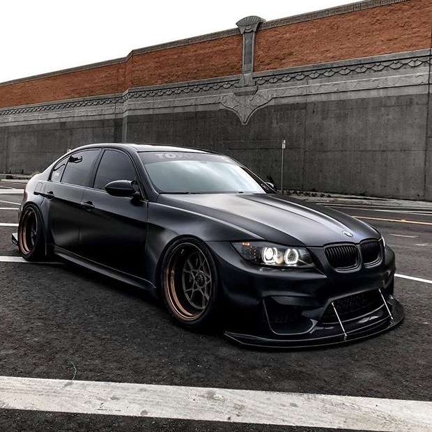 够黑才是真硬汉,宽体宝马e90化身黑武士后真是霸气十足!